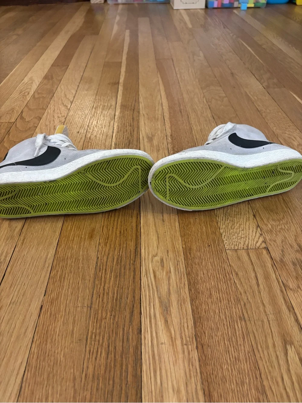 Nike High-Top Sneakers in Light Gray with Neon Yellow Lining